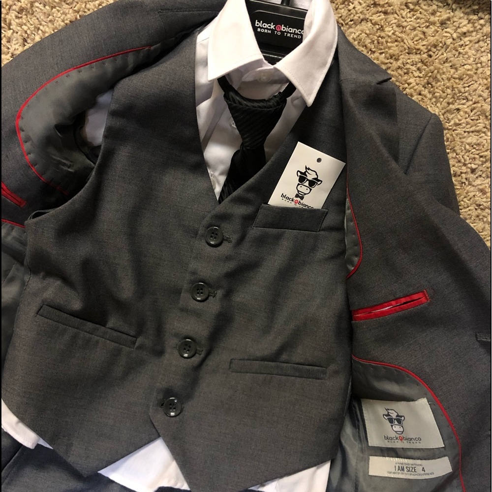 Boys Blank n Bianco 3pc Suite/Tuxedo Gray size 4